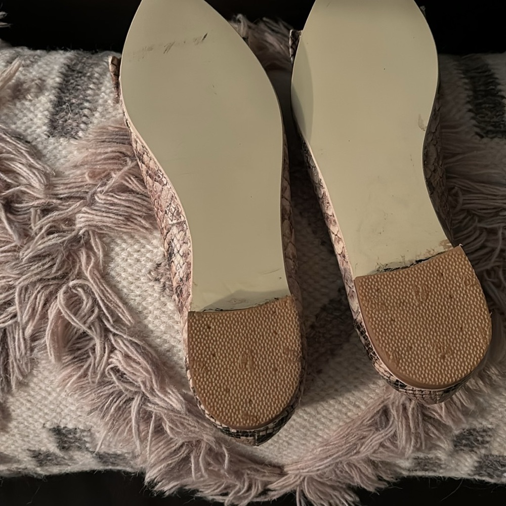 Shoes /flat - Picture 2 of 5